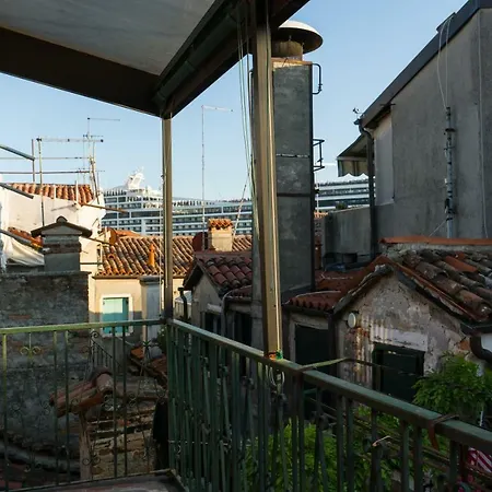 Apartman Venetian Roof View