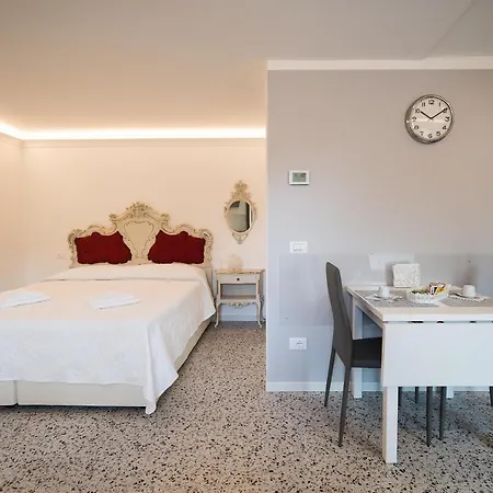 Venetian Roof View Apartment