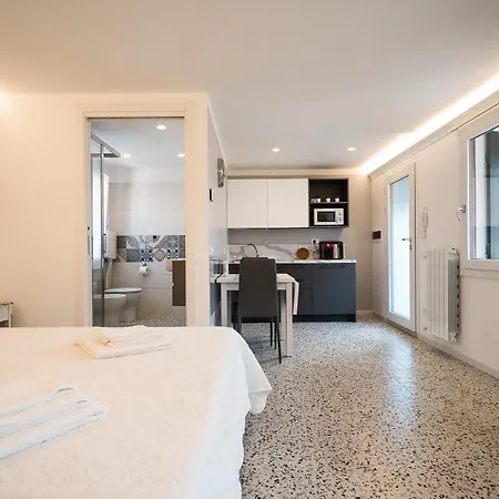 Venetian Roof View Apartment