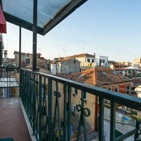 Venetian Roof View Apartment