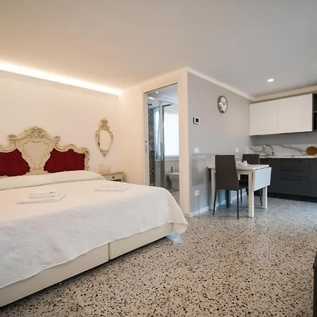 Venetian Roof View Apartment